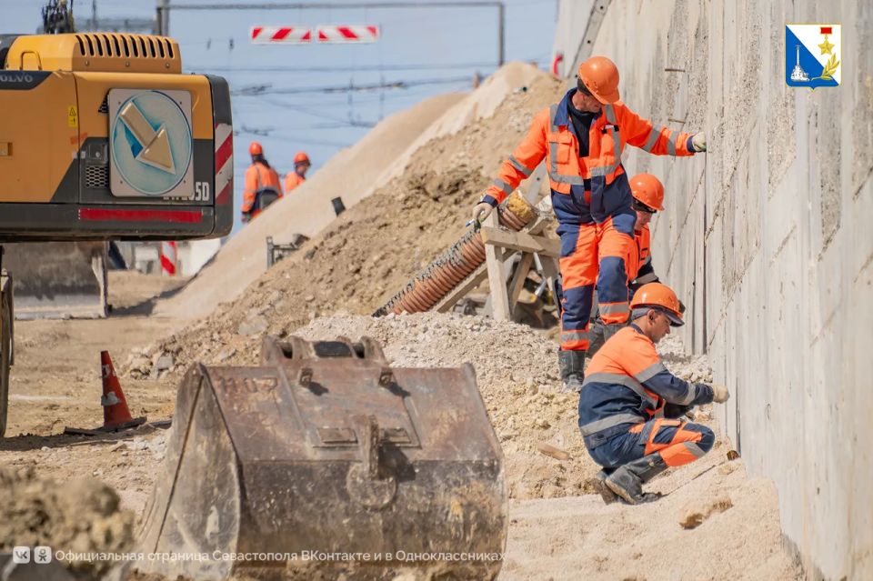 До завершения ремонта подпорных стен на Адмирала Октябрьского осталось 15% До завершения ремонта подпорных стен на Адмирала Октябрьского осталось 15%