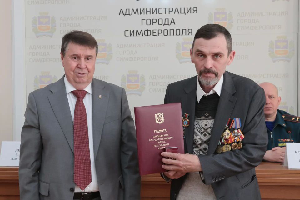 Сергей Цеков наградил ликвидаторов аварии на Чернобыльской АЭС в преддверии Дня участников ликвидации последствий радиационных аварий и катастроф и памяти жертв этих аварий и катастроф Сергей Цеков наградил ликвидаторов аварии на Чернобыльской АЭС в преддверии Дня участников ликвидации последствий радиационных аварий и катастроф и памяти жертв этих аварий и катастроф