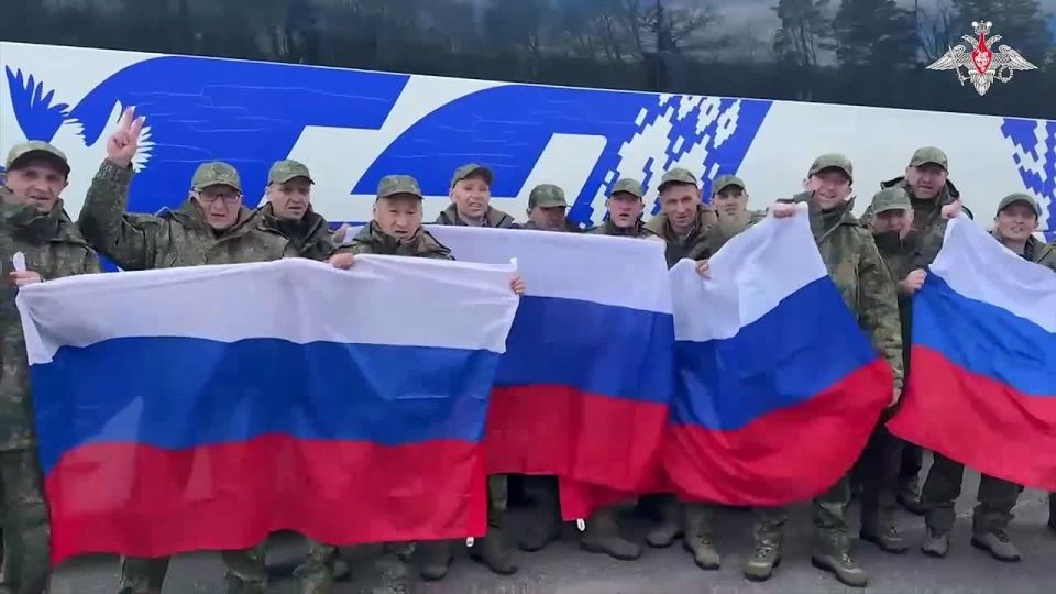 Минобороны публикует видео с возвращенными из украинского плена российскими военными