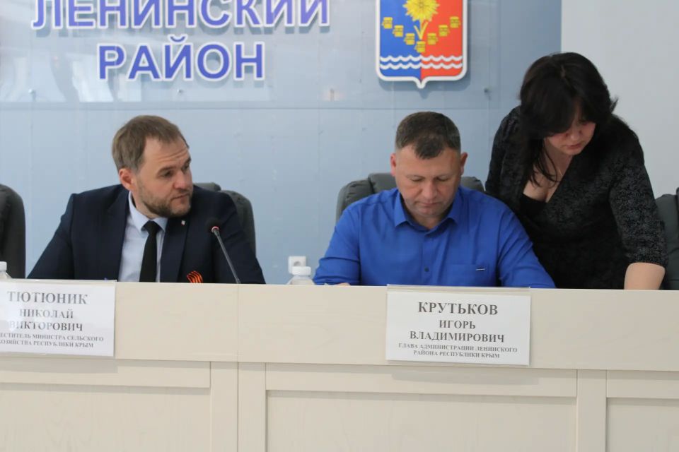 В зале заседаний Администрации района состоялось важное рабочее совещание, посвящённое подготовке к уборке сельскохозяйственных культур урожая 2026 года В зале заседаний Администрации района состоялось важное рабочее совещание, посвящённое подготовке к уборке сельскохозяйственных культур урожая 2026 года