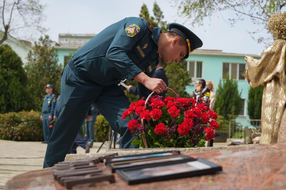 В Евпатории прошли памятные мероприятия к 40-летию аварии на Чернобыльской АЭС В Евпатории прошли памятные мероприятия к 40-летию аварии на Чернобыльской АЭС