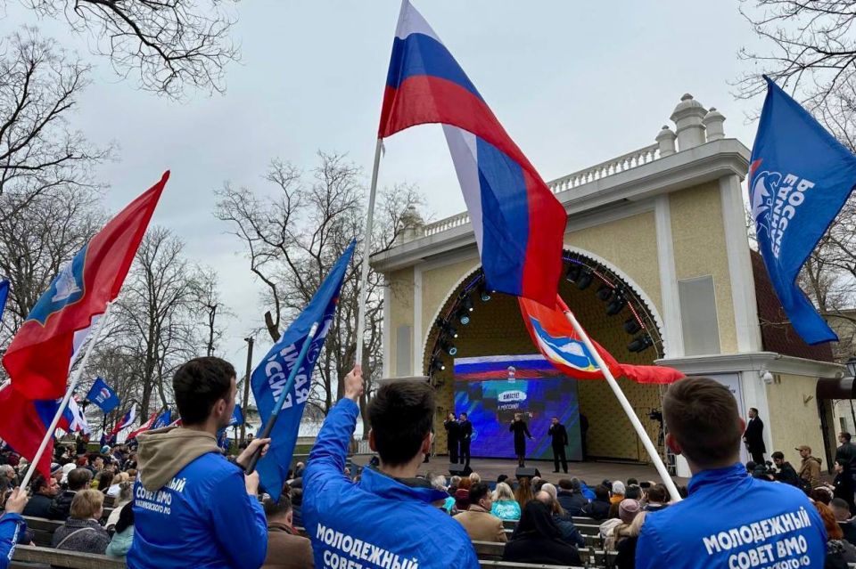 Владимир Немцев: Сегодня Региональная общественная приёмная Председателя партии «Единая Россия» Д. А. Медведева в городе Севастополе и Региональный исполнительный комитет Севастопольского отделения партии «Единая Россия»... Владимир Немцев: Сегодня Региональная общественная приёмная Председателя партии «Единая Россия» Д. А. Медведева в городе Севастополе и Региональный исполнительный комитет Севастопольского отделения партии «Единая Россия»...