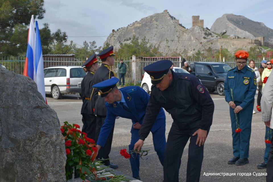 В Судаке почтили память ликвидаторов аварии на Чернобыльской АЭС В Судаке почтили память ликвидаторов аварии на Чернобыльской АЭС
