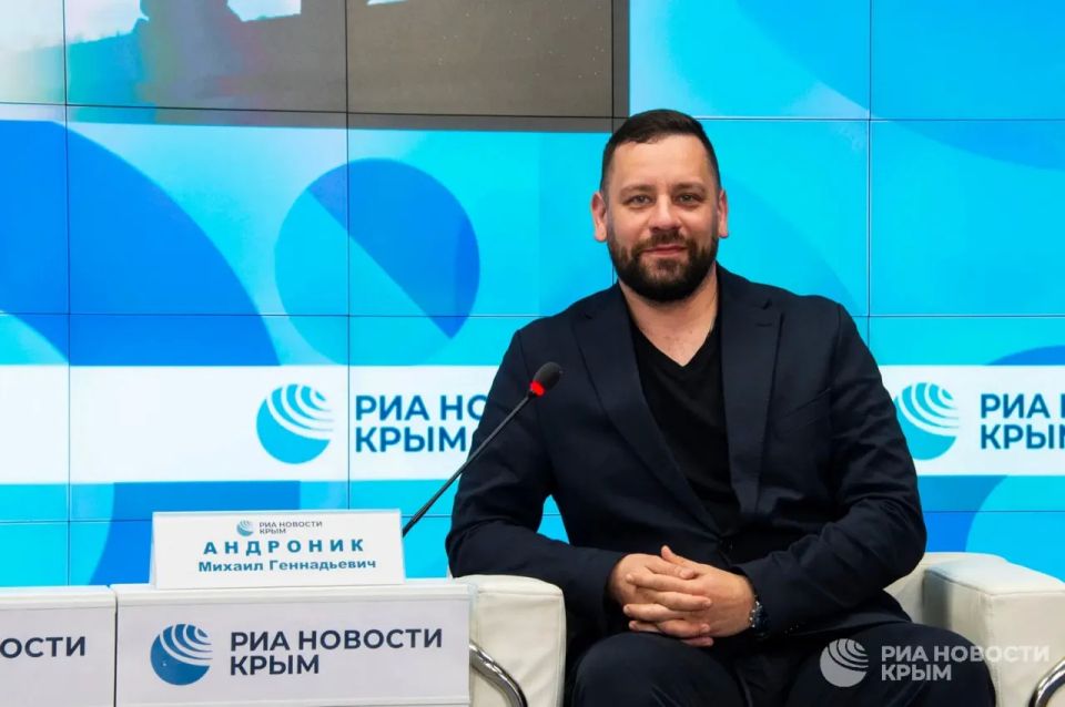 Директор ГТРК "Таврида" Михаил Андроник рассказал юным журналистам о работе редакции в прифронтовом регионе