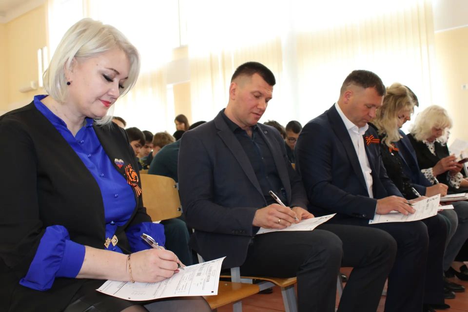 Сегодня, 24 апреля, на базе МБОУ СОШ №2 посёлка Ленино состоялась VIII международная историко-патриотическая акция «Диктант Победы» Сегодня, 24 апреля, на базе МБОУ СОШ №2 посёлка Ленино состоялась VIII международная историко-патриотическая акция «Диктант Победы»