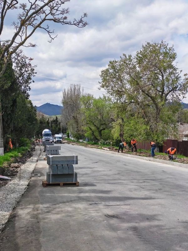 В Крыму обновляют дорогу Алушта — Судак — Феодосия В Крыму обновляют дорогу Алушта — Судак — Феодосия