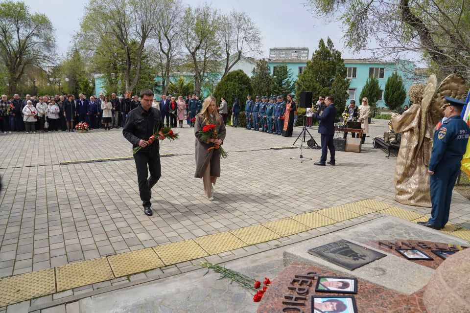 В Евпатории прошли памятные мероприятия к 40-летию аварии на Чернобыльской АЭС В Евпатории прошли памятные мероприятия к 40-летию аварии на Чернобыльской АЭС