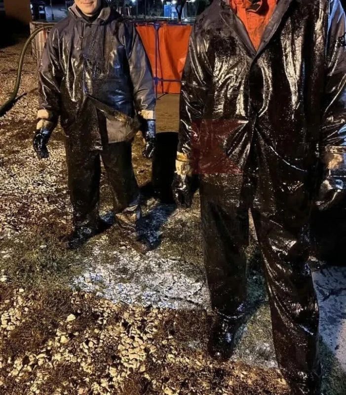 Ликвидация разлива нефтепродуктов на побережье Черного моря в Туапсе и на одноименной реке Ликвидация разлива нефтепродуктов на побережье Черного моря в Туапсе и на одноименной реке