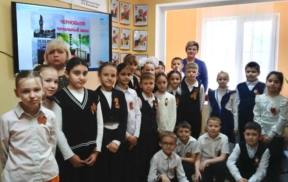 В преддверии 40-й годовщины со дня аварии на Чернобыльской АЭС в библиотеке-филиале № 17 им. Г. К. Жукова для учащихся МБОУ «СОШ № 29 им. Г. К. Жукова» прошел информационно-тематический час «Чернобыль – память на века»