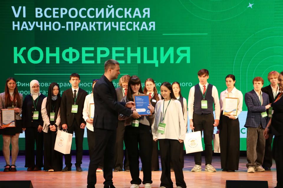 Состоялось торжественное награждение победителей конкурса по созданию макетов проектов ШкИБ «Творческая мастерская ШкИБ» среди крымских школьников Состоялось торжественное награждение победителей конкурса по созданию макетов проектов ШкИБ «Творческая мастерская ШкИБ» среди крымских школьников