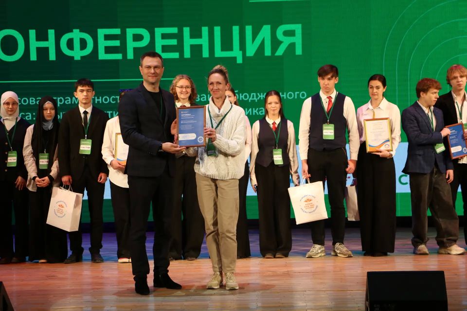 Состоялось торжественное награждение победителей конкурса по созданию макетов проектов ШкИБ «Творческая мастерская ШкИБ» среди крымских школьников Состоялось торжественное награждение победителей конкурса по созданию макетов проектов ШкИБ «Творческая мастерская ШкИБ» среди крымских школьников