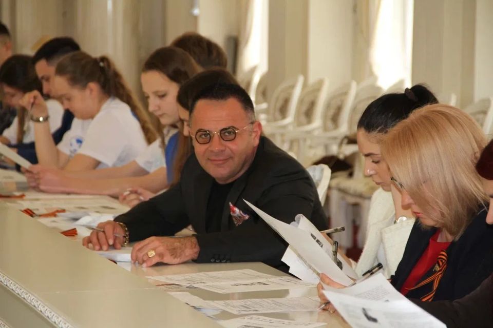 Константин Шимановский: Ялта присоединилась к акции «Диктант Победы»! Одна из площадок для написания традиционно была организована в Белом зале Ливадийского дворца Константин Шимановский: Ялта присоединилась к акции «Диктант Победы»! Одна из площадок для написания традиционно была организована в Белом зале Ливадийского дворца