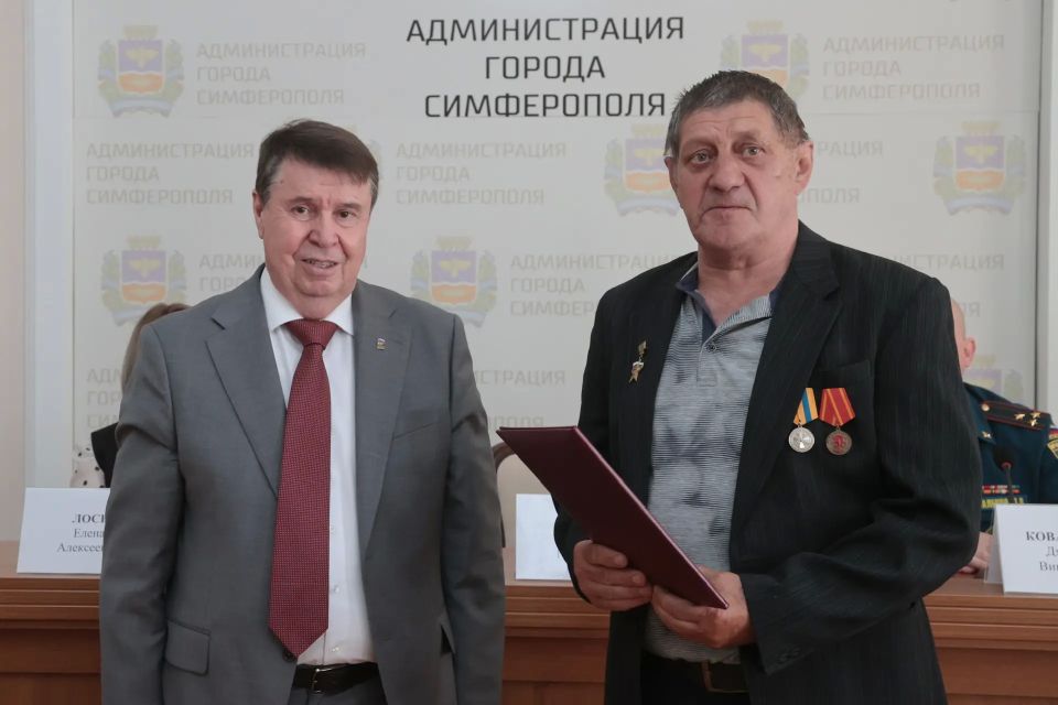 Сергей Цеков наградил ликвидаторов аварии на Чернобыльской АЭС в преддверии Дня участников ликвидации последствий радиационных аварий и катастроф и памяти жертв этих аварий и катастроф Сергей Цеков наградил ликвидаторов аварии на Чернобыльской АЭС в преддверии Дня участников ликвидации последствий радиационных аварий и катастроф и памяти жертв этих аварий и катастроф