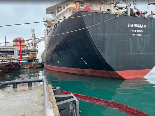 Арбитражный суд наложил арест на судно из-за разлива нефтепродуктов в Черном море