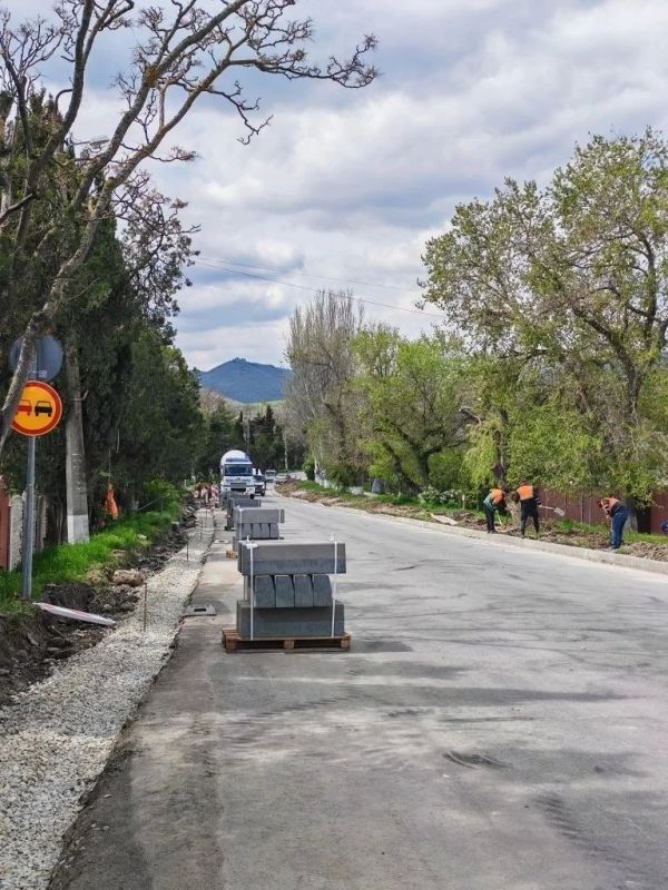 В Крыму обновляют дорогу Алушта-Судак-Феодосия В Крыму обновляют дорогу Алушта-Судак-Феодосия