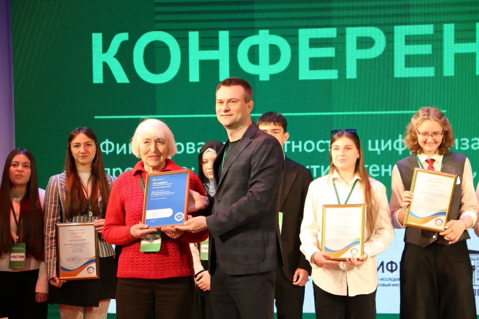 Состоялось торжественное награждение победителей конкурса по созданию макетов проектов ШкИБ «Творческая мастерская ШкИБ» среди крымских школьников Состоялось торжественное награждение победителей конкурса по созданию макетов проектов ШкИБ «Творческая мастерская ШкИБ» среди крымских школьников