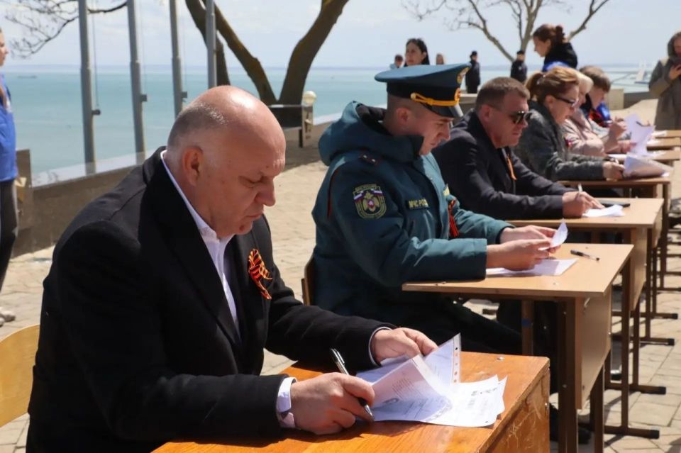 Керчь присоединилась к международной патриотической акции «Диктант Победы» Керчь присоединилась к международной патриотической акции «Диктант Победы»