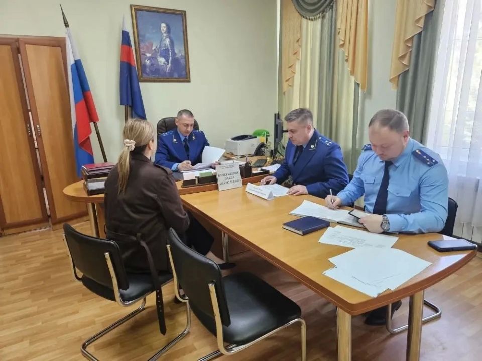Заместитель прокурора Крыма Павел Кучерявенко провел выездной прием жителей Феодосии Заместитель прокурора Крыма Павел Кучерявенко провел выездной прием жителей Феодосии