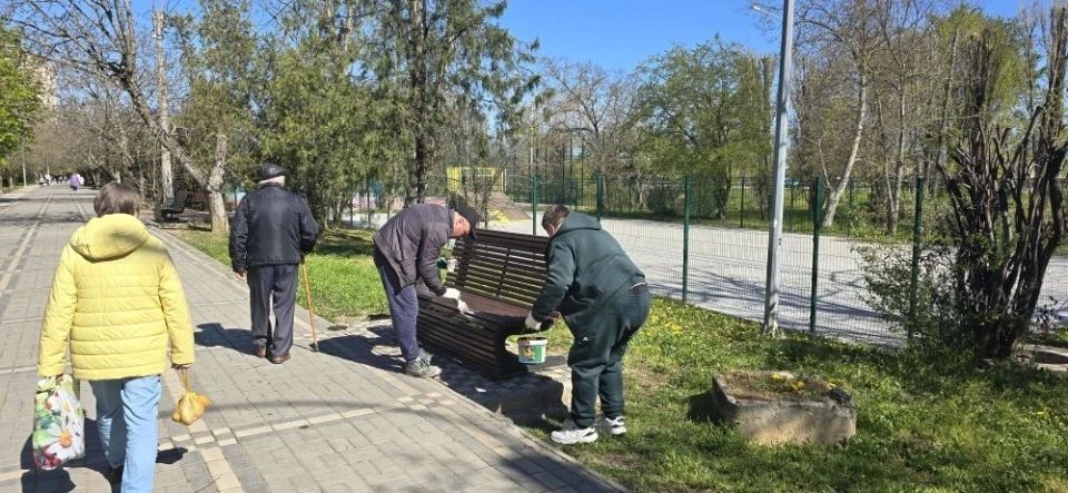Сотрудники Минпромторга Крыма присоединились к Всероссийскому субботнику и приняли участие в благоустройстве общественного пространства в посёлке Грэсовском Сотрудники Минпромторга Крыма присоединились к Всероссийскому субботнику и приняли участие в благоустройстве общественного пространства в посёлке Грэсовском