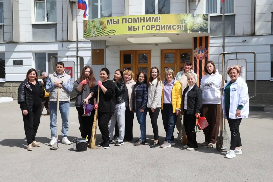 Сотрудники органов местного самоуправления: районного совета, администрации района, контрольно-счетной палаты и подведомственных учреждений приняли участие во Всероссийском субботнике Сотрудники органов местного самоуправления: районного совета, администрации района, контрольно-счетной палаты и подведомственных учреждений приняли участие во Всероссийском субботнике
