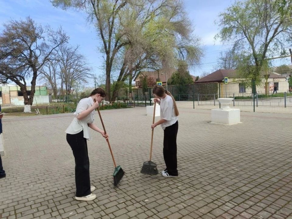 Раздольненский район принял активное участие в субботнике в рамках федерального проекта «Формирование комфортной городской среды» Раздольненский район принял активное участие в субботнике в рамках федерального проекта «Формирование комфортной городской среды»