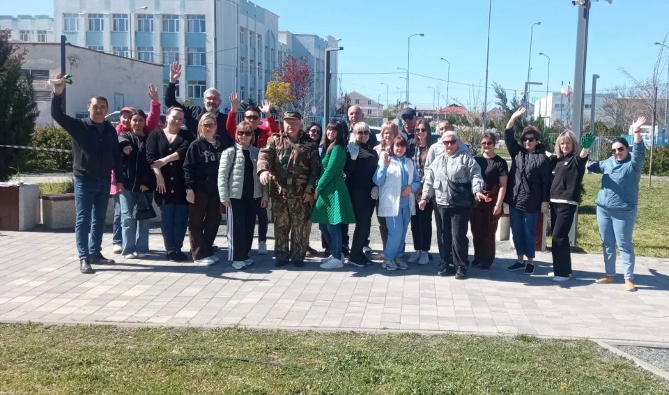 Сотрудники Госкомнаца Крыма, Дома дружбы народов и Медиацентра имени Исмаила Гаспринского приняли участие во Всекрымском субботнике