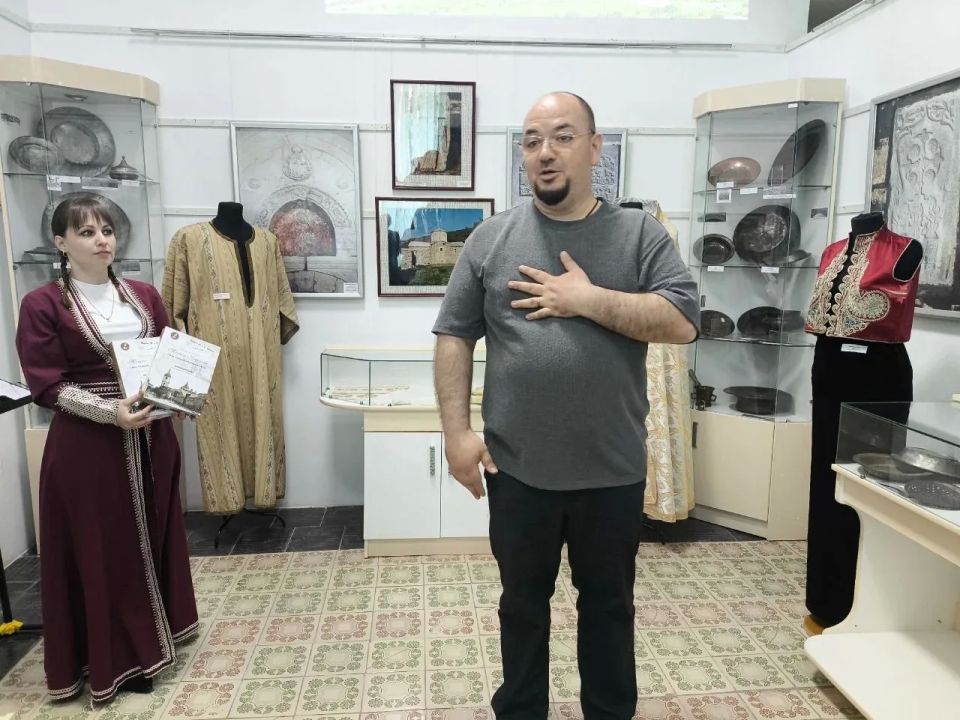В Белогорском районном историко-краеведческом музее состоялось открытие выставки «Армяне Крыма» В Белогорском районном историко-краеведческом музее состоялось открытие выставки «Армяне Крыма»