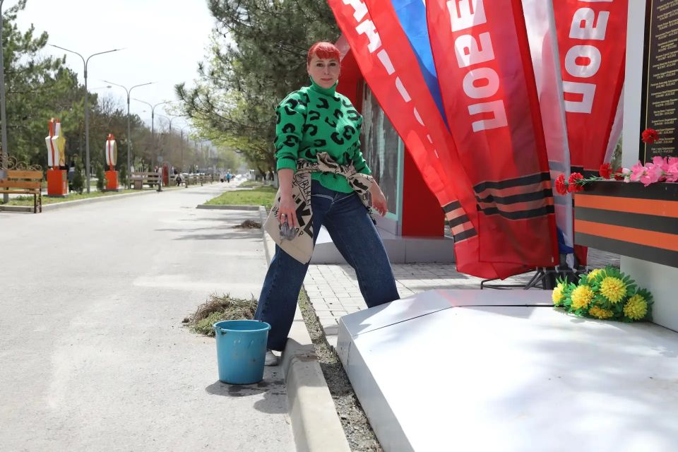 Сотрудники органов местного самоуправления: районного совета, администрации района, контрольно-счетной палаты и подведомственных учреждений приняли участие во Всероссийском субботнике Сотрудники органов местного самоуправления: районного совета, администрации района, контрольно-счетной палаты и подведомственных учреждений приняли участие во Всероссийском субботнике