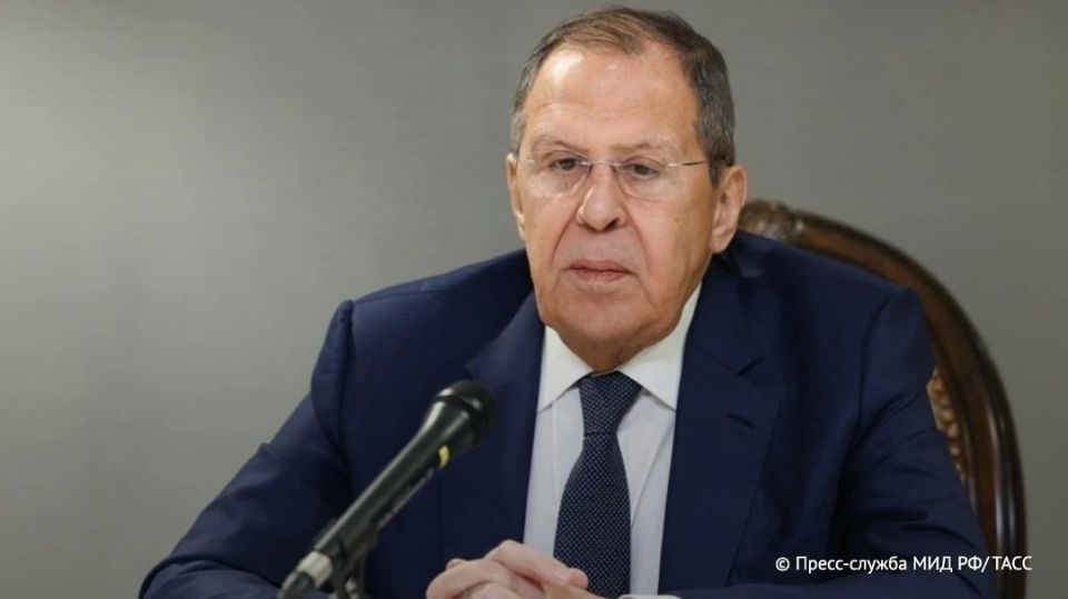 Лавров в интервью "Общественному телевидению России" раскрыл свое видение искусства современной дипломатии, проиллюстрировав ее суть известным анекдотом об армянском радио: