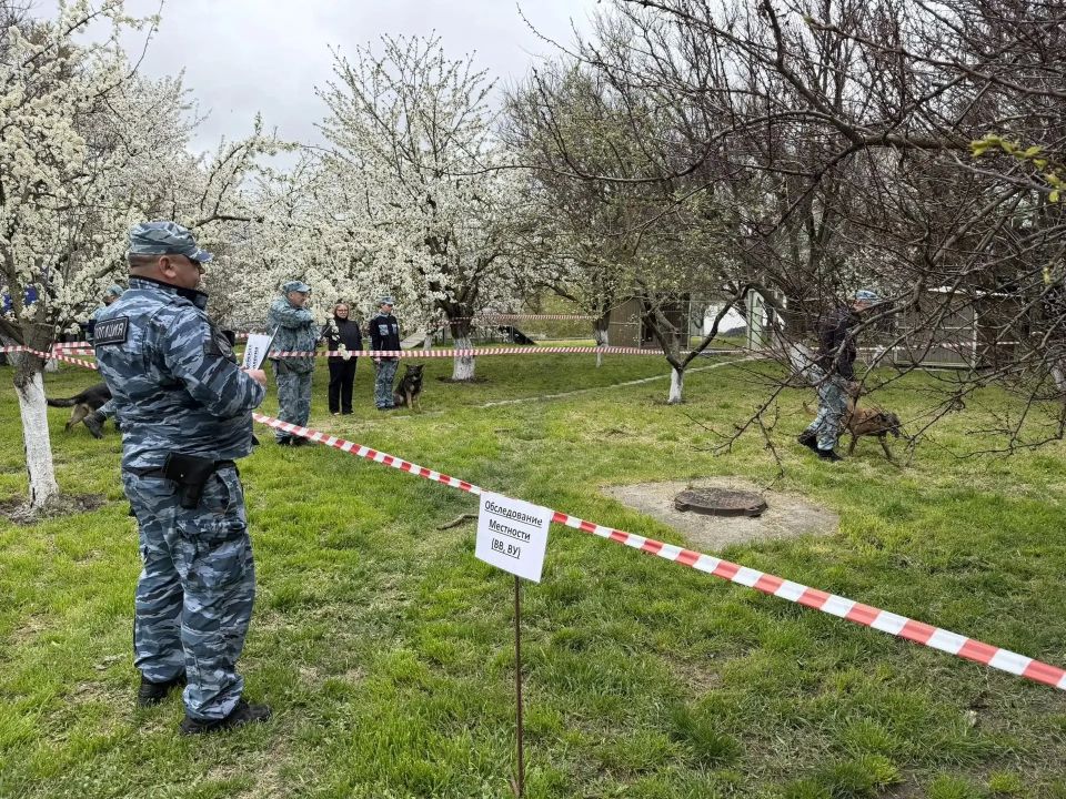В МВД по Республике Крым прошел конкурс «Лучший по профессии» среди сотрудников кинологических подразделений В МВД по Республике Крым прошел конкурс «Лучший по профессии» среди сотрудников кинологических подразделений