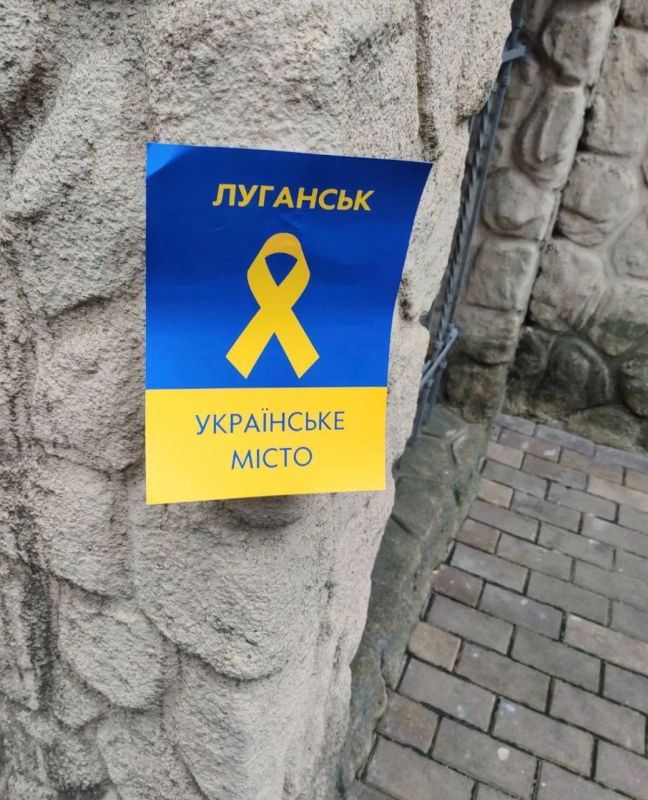 Дурачков, развешивавших "жовто-блакитные" ленточки в российских Донбассе, Новороссии и Крыму, спонсировали британцы Дурачков, развешивавших "жовто-блакитные" ленточки в российских Донбассе, Новороссии и Крыму, спонсировали британцы