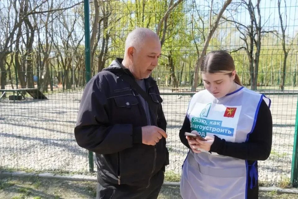 В Керчи подвели итоги «недели чистоты» и присоединились к Всероссийскому субботнику В Керчи подвели итоги «недели чистоты» и присоединились к Всероссийскому субботнику