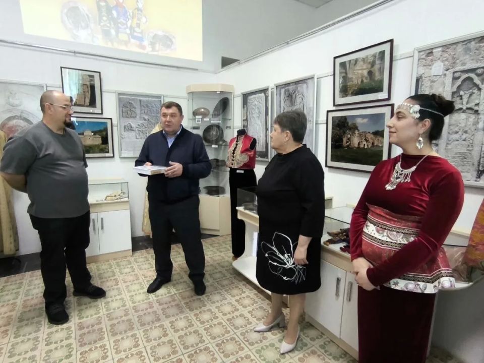 В Белогорском районном историко-краеведческом музее состоялось открытие выставки «Армяне Крыма» В Белогорском районном историко-краеведческом музее состоялось открытие выставки «Армяне Крыма»