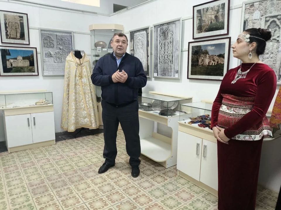 В Белогорском районном историко-краеведческом музее состоялось открытие выставки «Армяне Крыма» В Белогорском районном историко-краеведческом музее состоялось открытие выставки «Армяне Крыма»