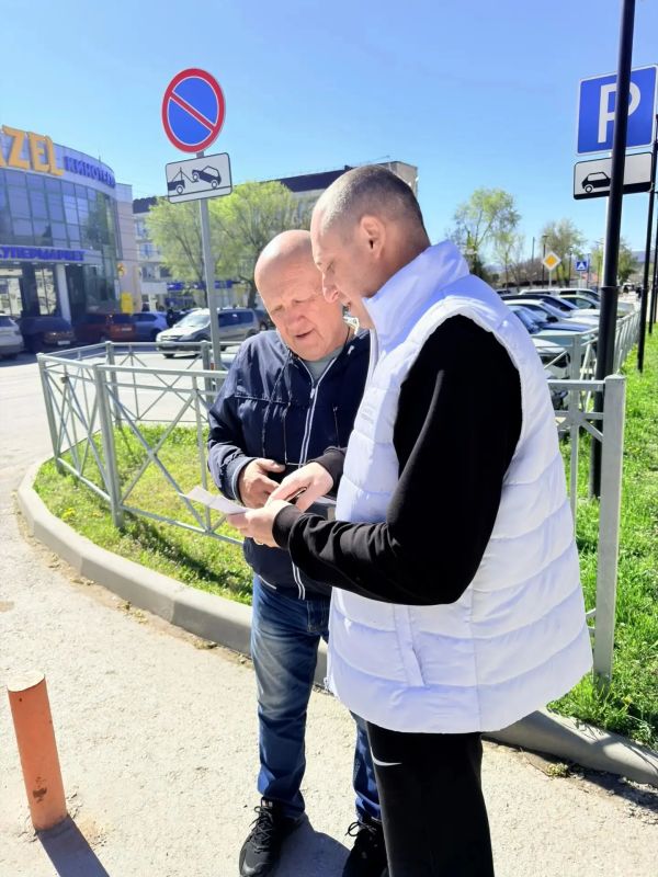 Дорогие белогорцы!. Сегодня на центральных улицах города прошёл субботник и это было понастоящему вдохновляюще! Помимо убори, наши волонтёры помогали вам проголосовать за объекты, которые могут появиться или преобразиться в... Дорогие белогорцы!. Сегодня на центральных улицах города прошёл субботник и это было понастоящему вдохновляюще! Помимо убори, наши волонтёры помогали вам проголосовать за объекты, которые могут появиться или преобразиться в...