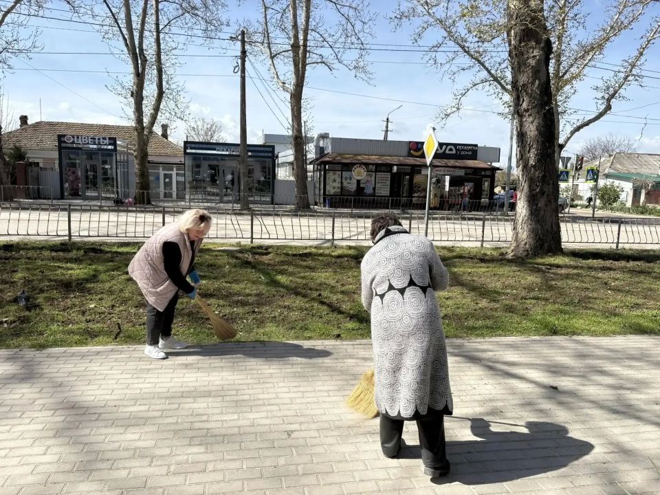 В преддверии предстоящих майских праздников Джанкой присоединился к Всероссийскому субботнику, который объединил представителей власти, депутатов, сотрудников администрации, коммунальных предприятий и коллективы... В преддверии предстоящих майских праздников Джанкой присоединился к Всероссийскому субботнику, который объединил представителей власти, депутатов, сотрудников администрации, коммунальных предприятий и коллективы...