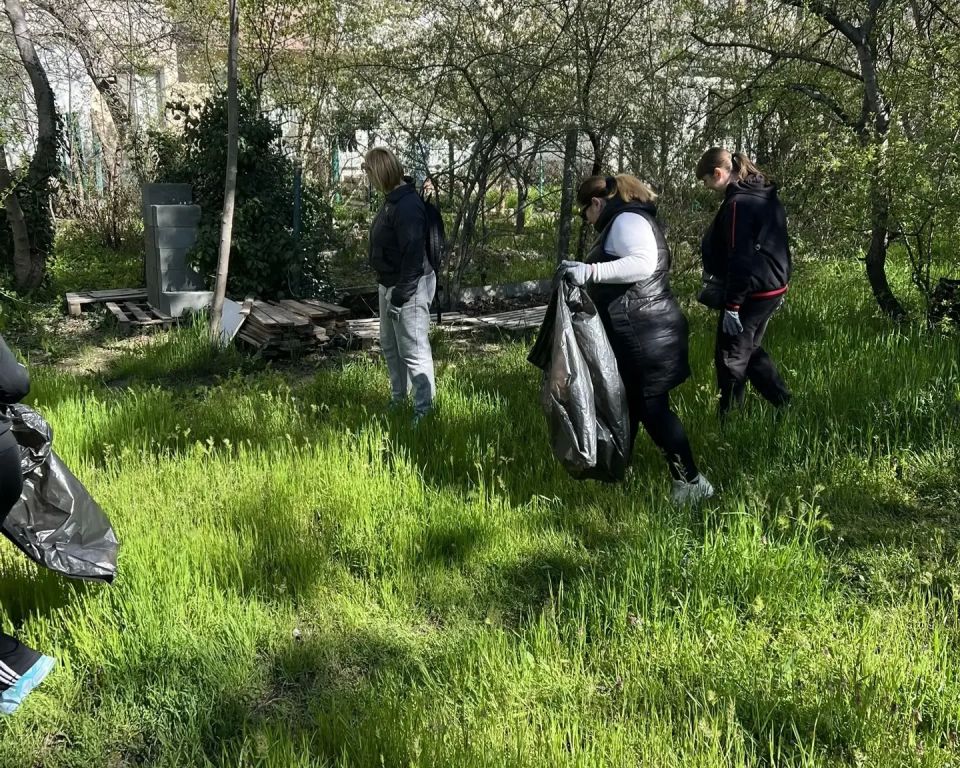 Сегодня коллектив Регионального фонда капитального ремонта принял участие во Всероссийском субботнике Сегодня коллектив Регионального фонда капитального ремонта принял участие во Всероссийском субботнике