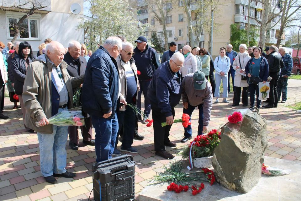 40 лет отделяют нас от дня аварии на Чернобыльской АЭС, ставшей крупнейшей техногенной катастрофой в истории человечества 40 лет отделяют нас от дня аварии на Чернобыльской АЭС, ставшей крупнейшей техногенной катастрофой в истории человечества