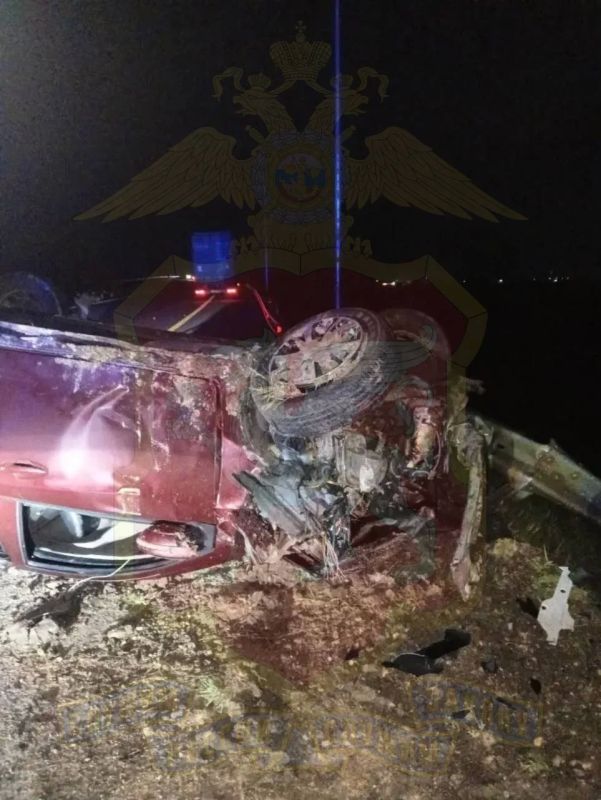 На трассе «Таврида» грузовик наехал на две легковушки На трассе «Таврида» грузовик наехал на две легковушки