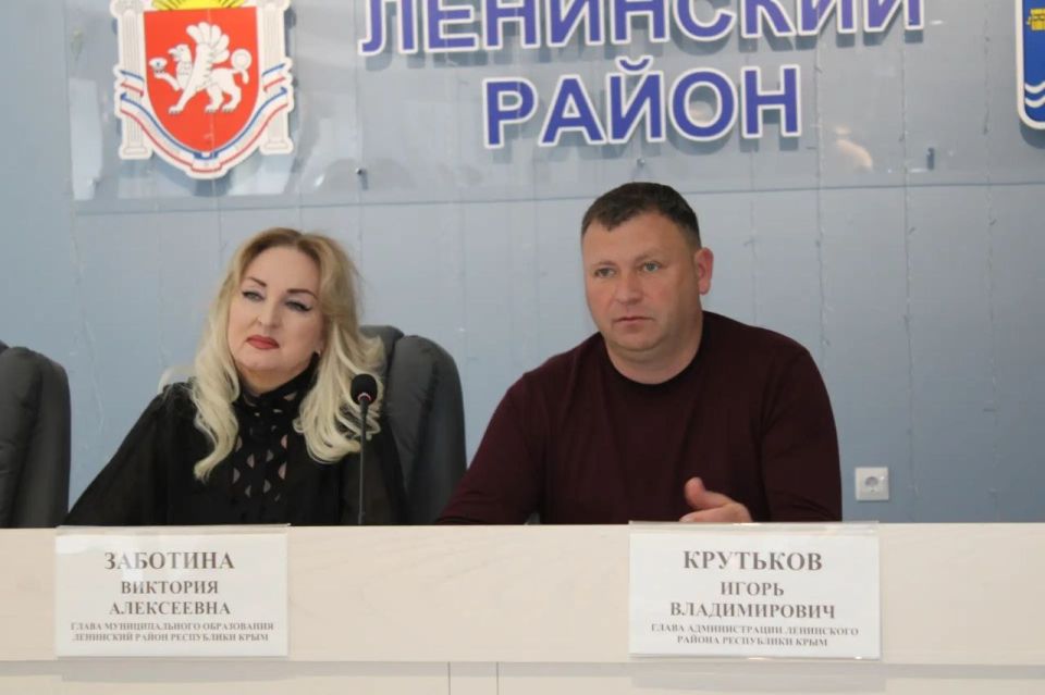 Игорь Крутьков: На еженедельном аппаратном совещании с главами поселений и руководителями ресурсоснабжающих организаций обсудили ряд актуальных вопросов Игорь Крутьков: На еженедельном аппаратном совещании с главами поселений и руководителями ресурсоснабжающих организаций обсудили ряд актуальных вопросов