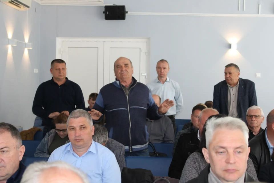 Игорь Крутьков: На еженедельном аппаратном совещании с главами поселений и руководителями ресурсоснабжающих организаций обсудили ряд актуальных вопросов Игорь Крутьков: На еженедельном аппаратном совещании с главами поселений и руководителями ресурсоснабжающих организаций обсудили ряд актуальных вопросов