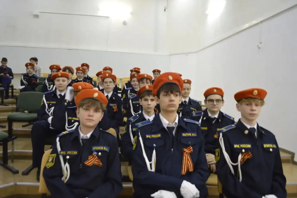 Сегодня в Симферопольской академической гимназии состоялось официальное открытие престижного профессионального конкурса «Учитель года России» Сегодня в Симферопольской академической гимназии состоялось официальное открытие престижного профессионального конкурса «Учитель года России»