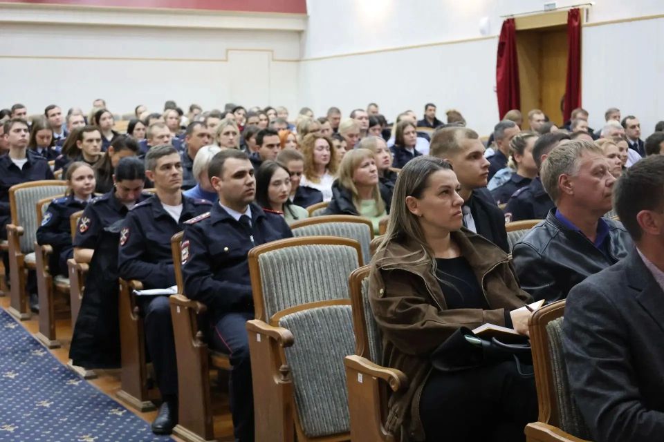 Подвиг ликвидаторов — в памяти поколений: в Министерстве внутренних дел по Республике Крым состоялся Единый день государственноправового информирования, приуроченный к годовщине аварии на Чернобыльской атомной электростанции Подвиг ликвидаторов — в памяти поколений: в Министерстве внутренних дел по Республике Крым состоялся Единый день государственноправового информирования, приуроченный к годовщине аварии на Чернобыльской атомной электростанции