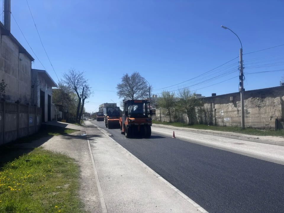 В крымской столице продолжается ремонт дорог В крымской столице продолжается ремонт дорог