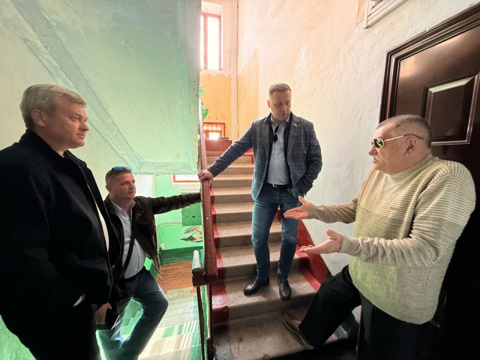 В Керчи заместители главы администрации регулярно проводят выездные встречи с жителями многоквартирных домов для обсуждения актуальных проблем В Керчи заместители главы администрации регулярно проводят выездные встречи с жителями многоквартирных домов для обсуждения актуальных проблем