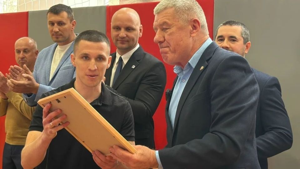 В Керчи прошёл VII турнир по боксу, посвящённый памяти заслуженного тренера Виктора Валентиновича Дубины В Керчи прошёл VII турнир по боксу, посвящённый памяти заслуженного тренера Виктора Валентиновича Дубины