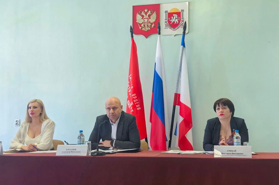 Сегодня глава администрации Советского района Александр Харламов провел аппаратное совещание по социально значимым вопросам района с руководителями структурных подразделений администрации, организаций и служб Советского...