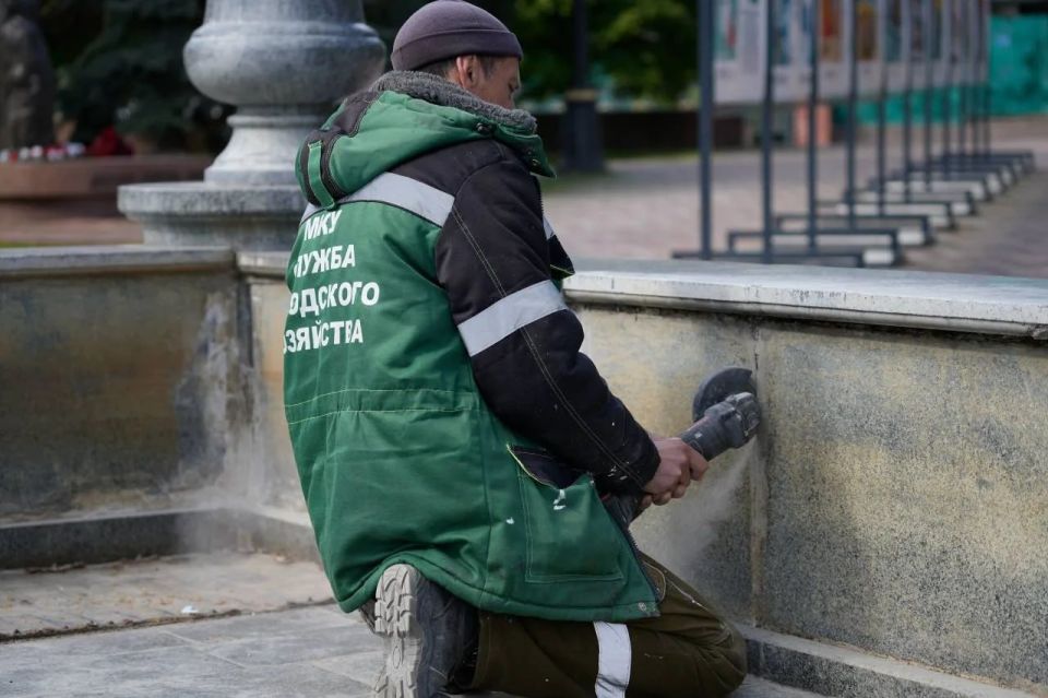 В Керчи фонтаны готовят к запуску после холодного периода В Керчи фонтаны готовят к запуску после холодного периода