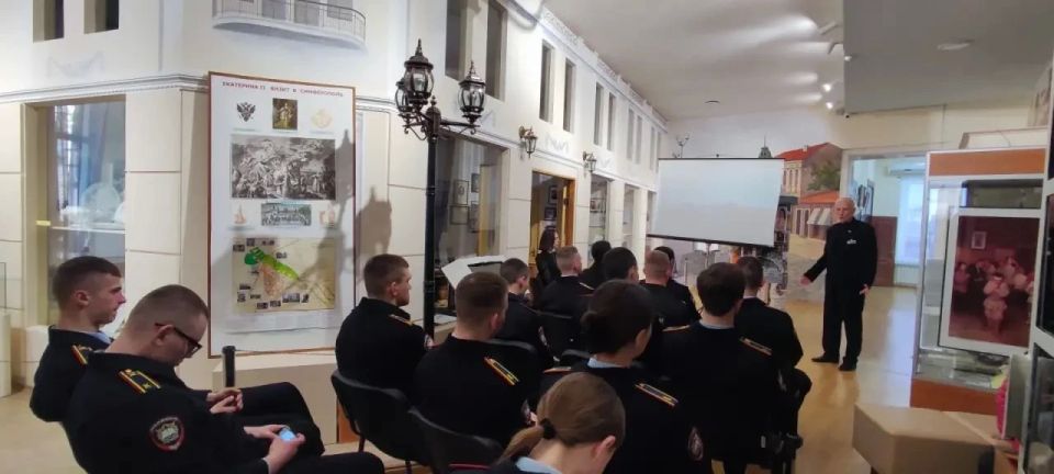 В Музее истории города Симферополя состоялось мероприятие, приуроченное ко Дню участников ликвидации последствий радиационных аварий и катастроф и памяти жертв этих аварий и катастроф, на котором присутствовали курсанты... В Музее истории города Симферополя состоялось мероприятие, приуроченное ко Дню участников ликвидации последствий радиационных аварий и катастроф и памяти жертв этих аварий и катастроф, на котором присутствовали курсанты...