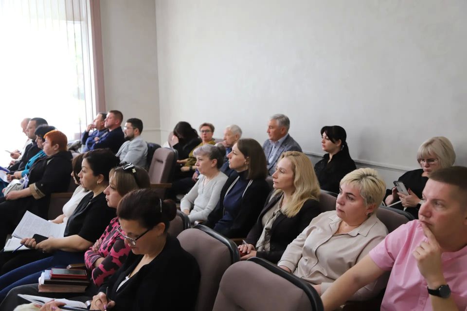 На аппаратном совещании администрации Бахчисарайского района директор ЕДДС Константин Безбородкин сообщил, что за неделю поступило 580 обращений На аппаратном совещании администрации Бахчисарайского района директор ЕДДС Константин Безбородкин сообщил, что за неделю поступило 580 обращений